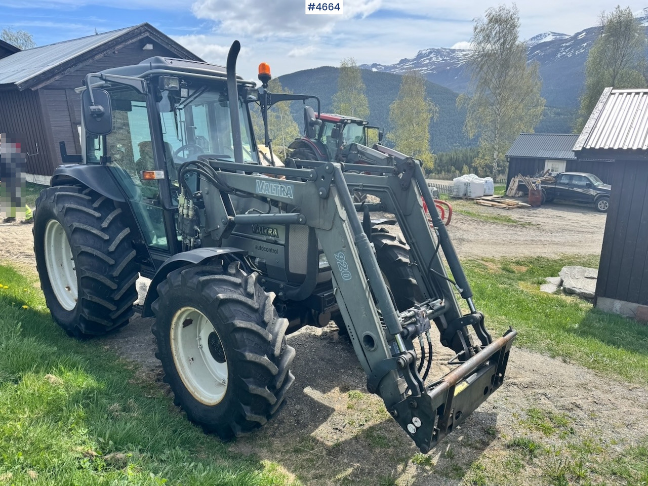 2003 Valtra A85-4 4x4 with Front Loader – 4450 hours! - Traktors: foto 3 2003 Valtra A85-4 4x4 with Front Loader – 4450 hours! - Traktors: foto 3