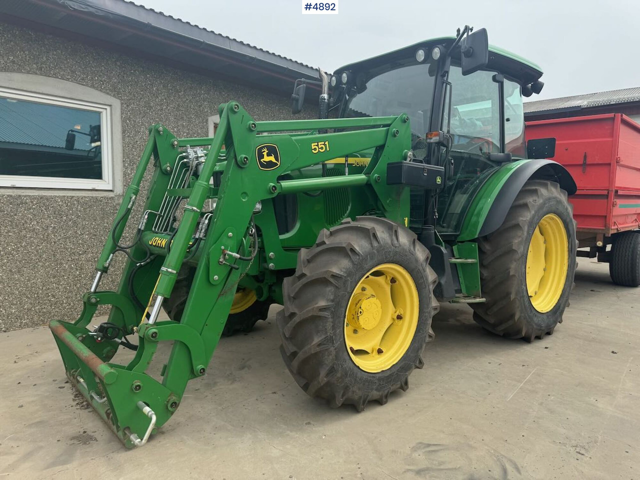 2004 John Deere 5720 4x4 w/ front loader - Traktors: foto 1 2004 John Deere 5720 4x4 w/ front loader - Traktors: foto 1