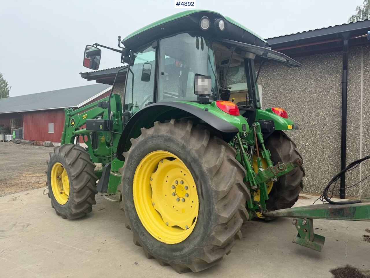 2004 John Deere 5720 4x4 w/ front loader - Traktors: foto 3 2004 John Deere 5720 4x4 w/ front loader - Traktors: foto 3