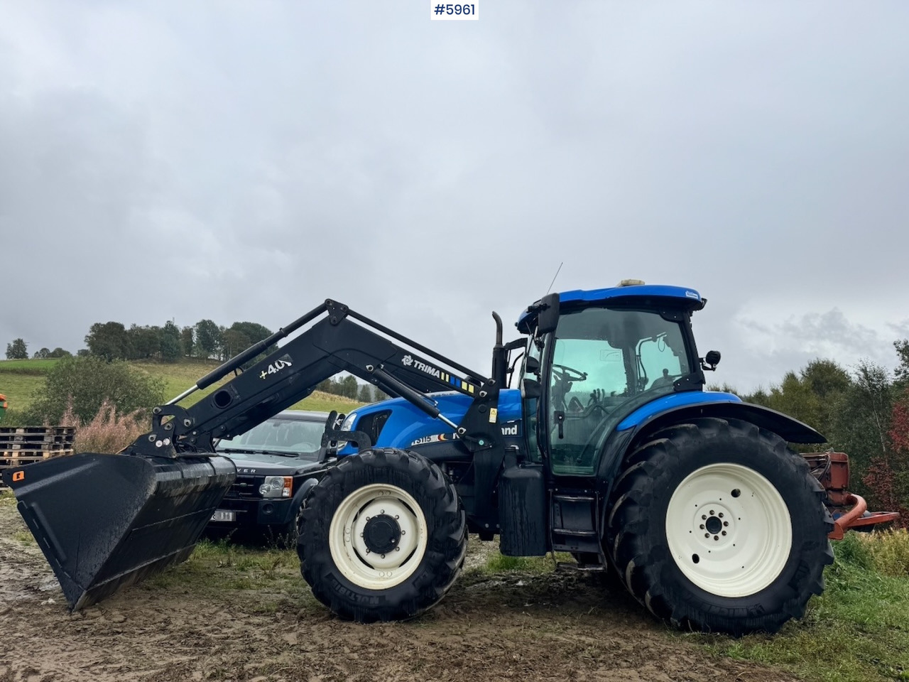 2004 New Holland TS115A with front loader - Traktors: foto 1 2004 New Holland TS115A with front loader - Traktors: foto 1