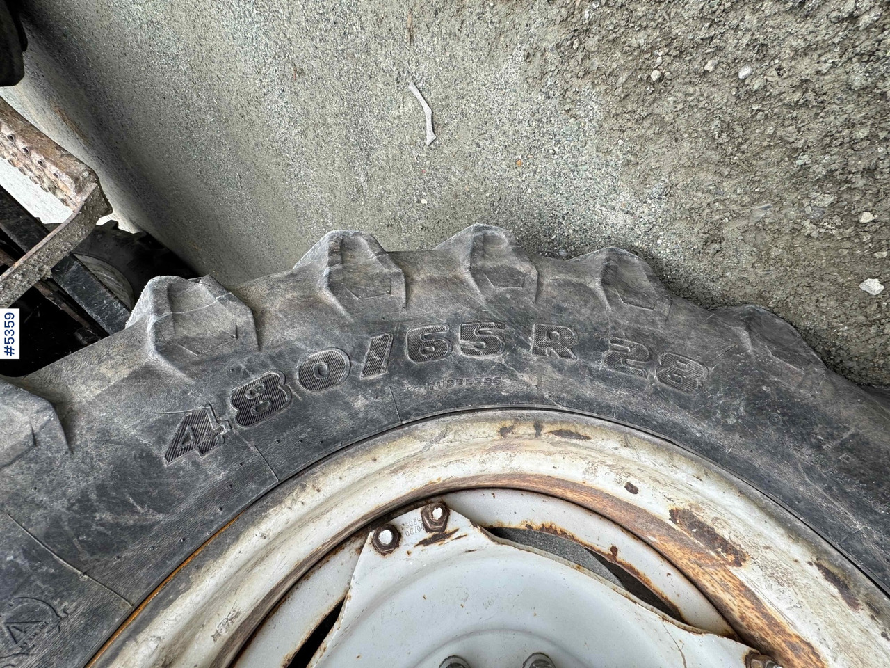 2004 Valtra M120-4 w/ loader and bucket līzingu 2004 Valtra M120-4 w/ loader and bucket: foto 19