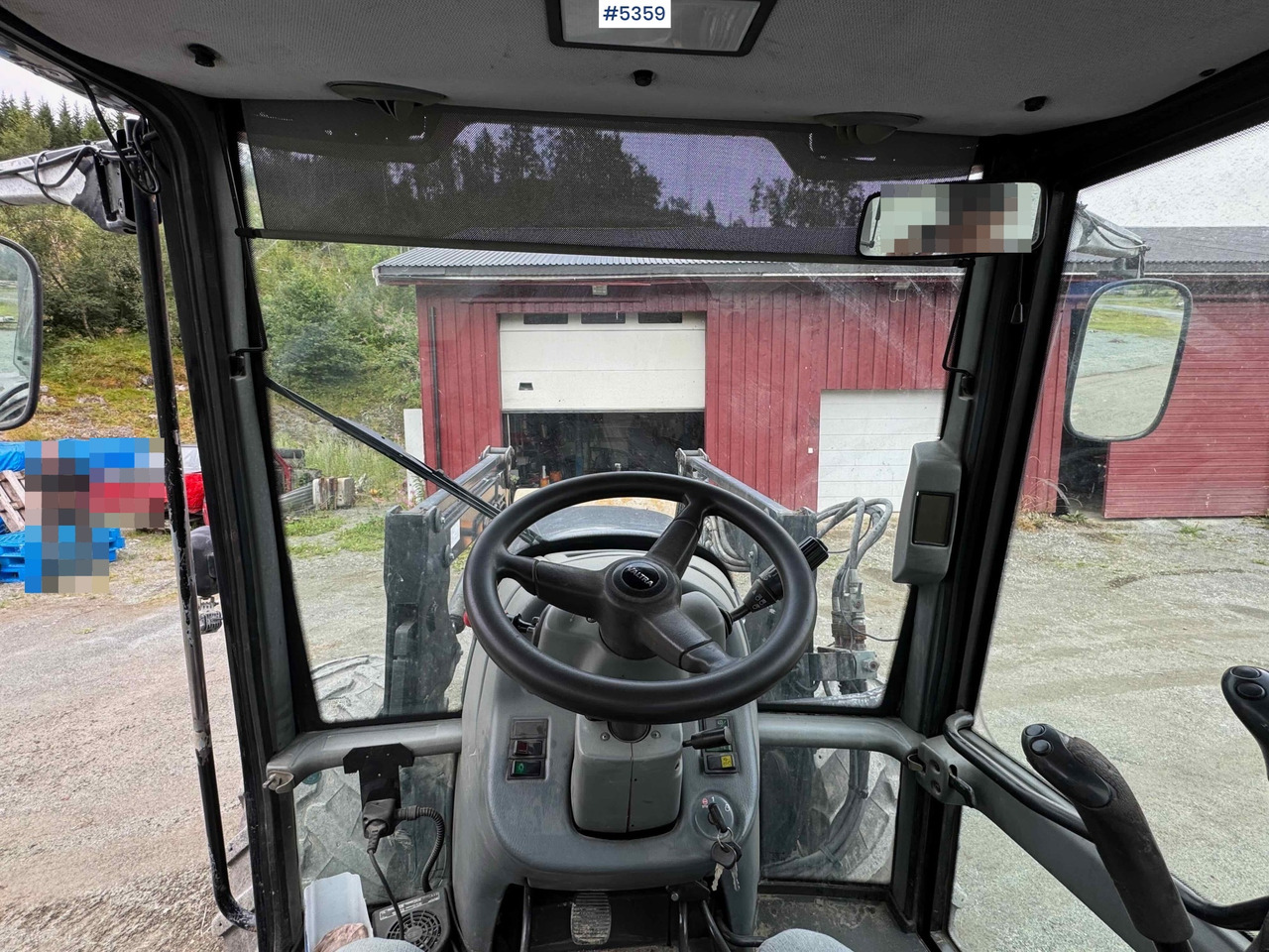 2004 Valtra M120-4 w/ loader and bucket līzingu 2004 Valtra M120-4 w/ loader and bucket: foto 9