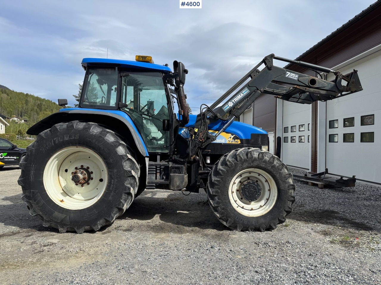 2005 New Holland TM190 w/front loader - Traktors: foto 1 2005 New Holland TM190 w/front loader - Traktors: foto 1