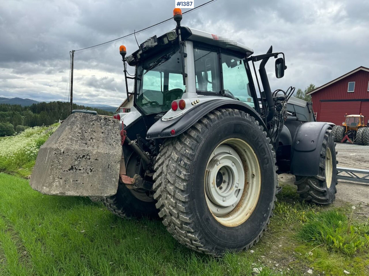 2007 Valtra T190 4x4 Tractor w/ bucket - Traktors: foto 3 2007 Valtra T190 4x4 Tractor w/ bucket - Traktors: foto 3