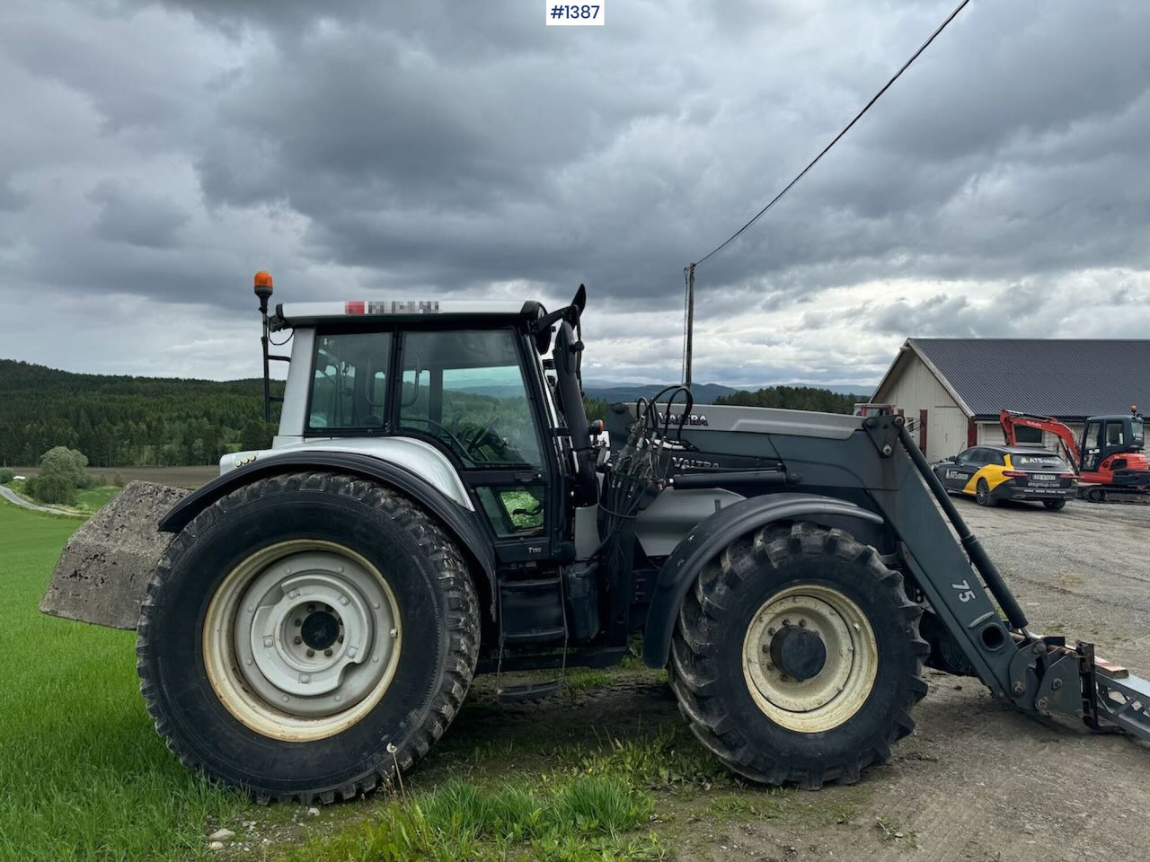 2007 Valtra T190 4x4 Tractor w/ bucket - Traktors: foto 2 2007 Valtra T190 4x4 Tractor w/ bucket - Traktors: foto 2