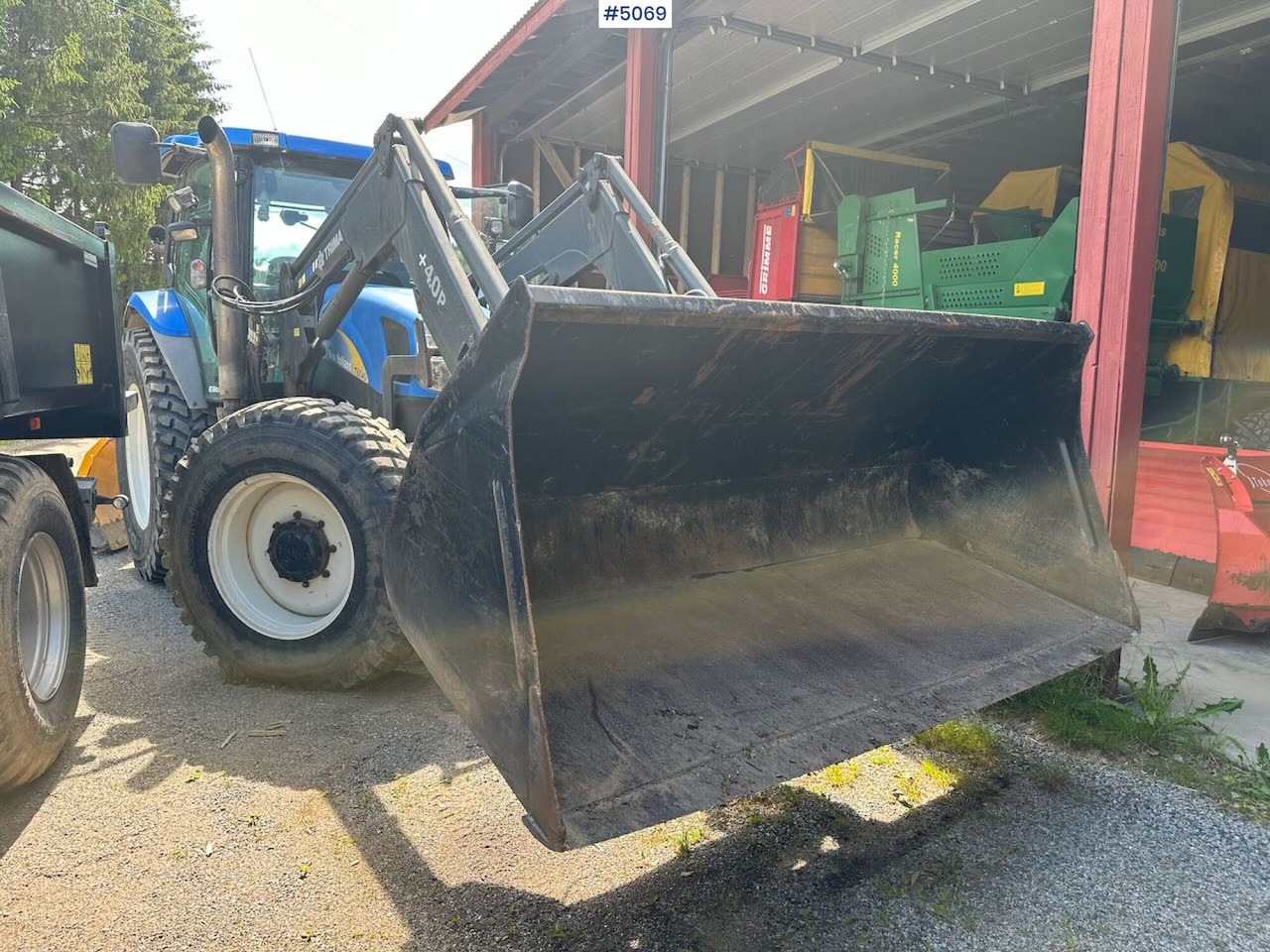 2009 New Holland T6040 SS w/ Trima front loader - Traktors: foto 5 2009 New Holland T6040 SS w/ Trima front loader - Traktors: foto 5