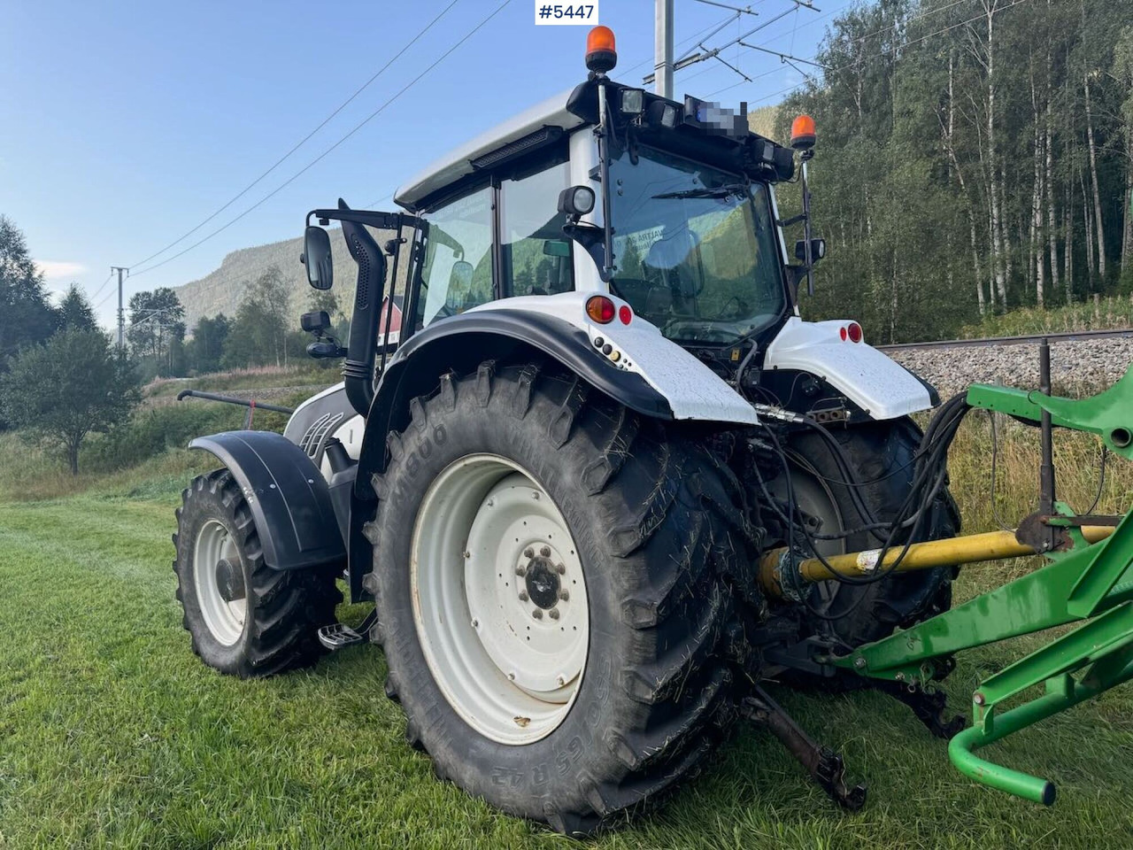 2009 Valtra T202 w/ loader - Traktors: foto 5 2009 Valtra T202 w/ loader - Traktors: foto 5