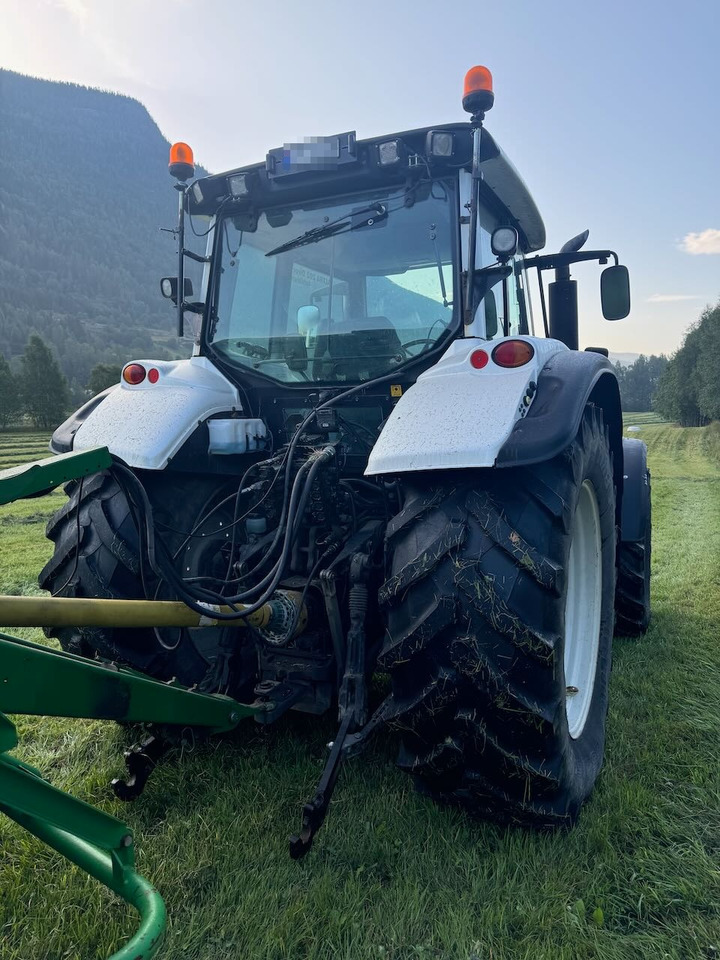 2009 Valtra T202 w/ loader - Traktors: foto 4 2009 Valtra T202 w/ loader - Traktors: foto 4