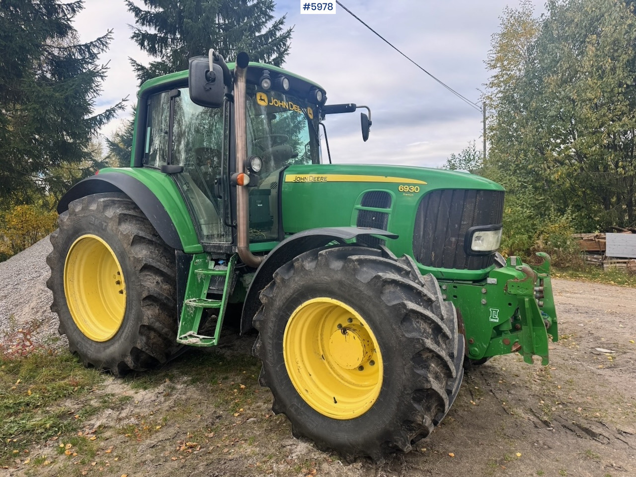 2010 John Deere 6930 with Front Hydraulic - Traktors: foto 1 2010 John Deere 6930 with Front Hydraulic - Traktors: foto 1