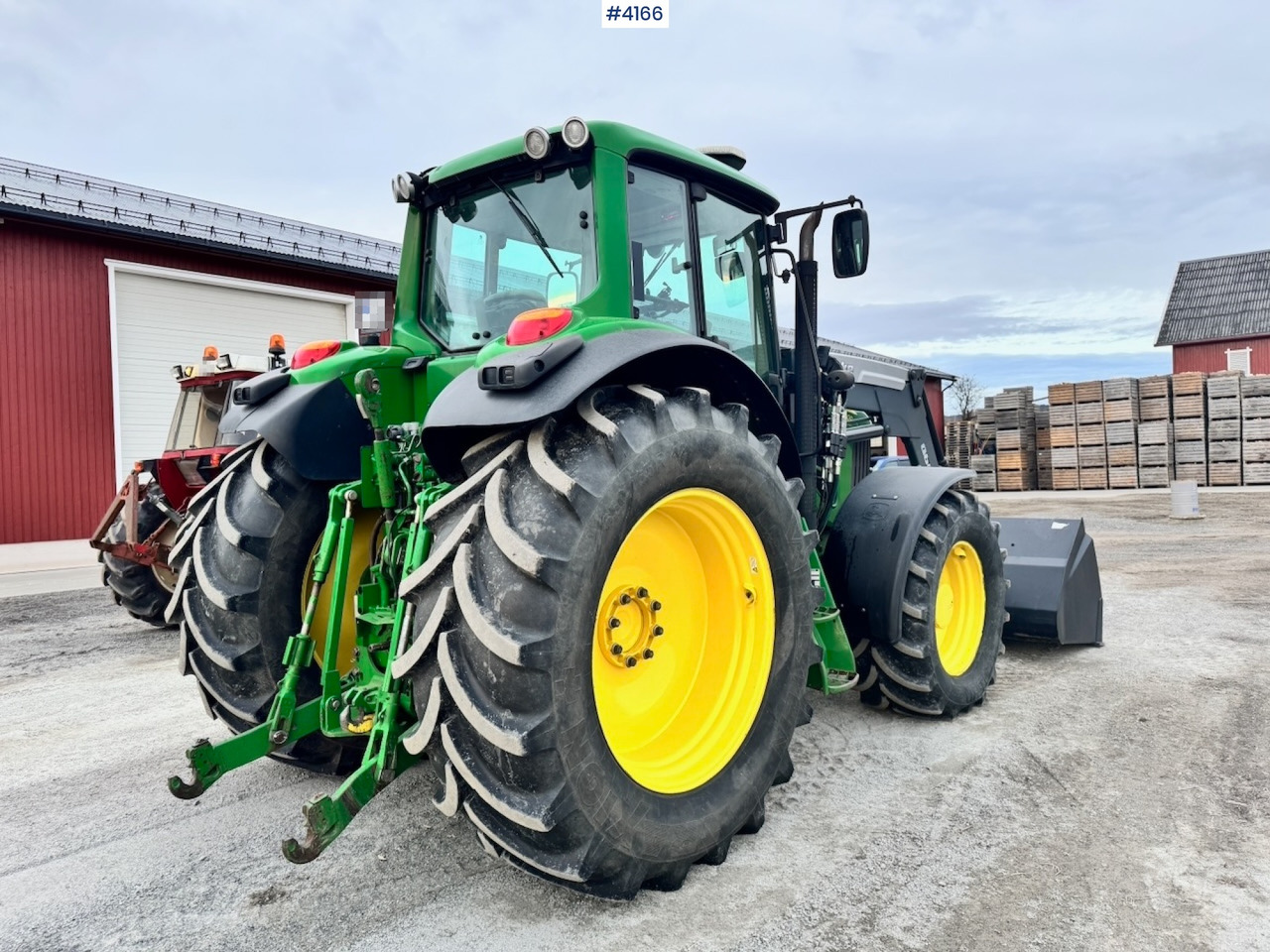 2010 John Deere 7430 w/ Front loader and GPS. 3760 hours! - Traktors: foto 5 2010 John Deere 7430 w/ Front loader and GPS. 3760 hours! - Traktors: foto 5