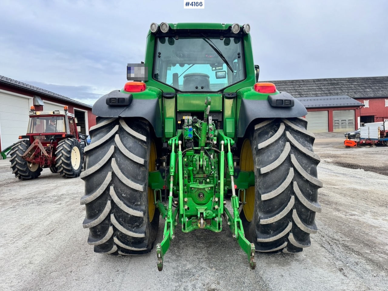 2010 John Deere 7430 w/ Front loader and GPS. 3760 hours! - Traktors: foto 4 2010 John Deere 7430 w/ Front loader and GPS. 3760 hours! - Traktors: foto 4