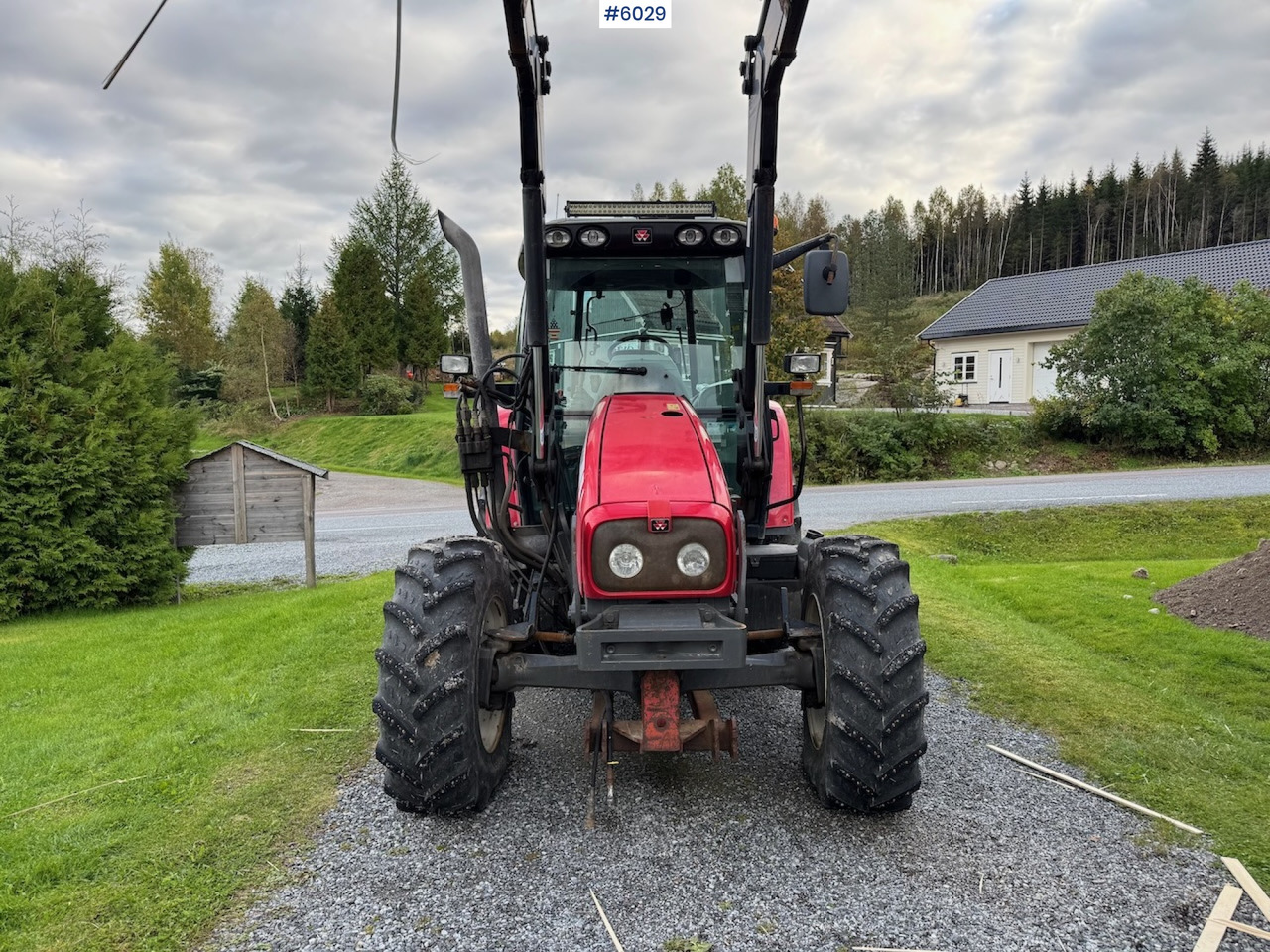 2010 Massey Ferguson 5445 with Front Loader - Traktors: foto 4 2010 Massey Ferguson 5445 with Front Loader - Traktors: foto 4