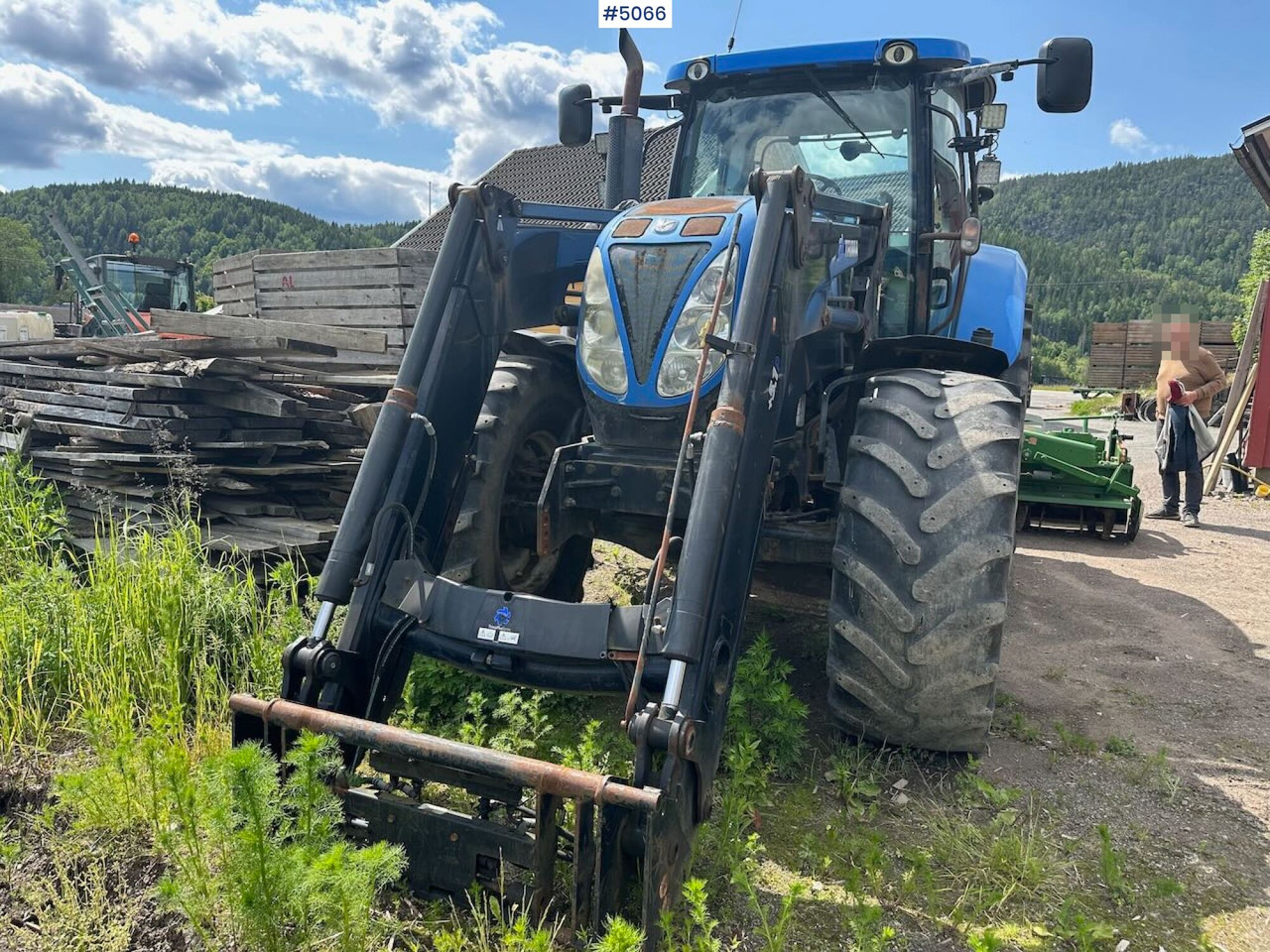 2011 New Holland T6080 w/ trima +5.1p - Traktors: foto 2 2011 New Holland T6080 w/ trima +5.1p - Traktors: foto 2