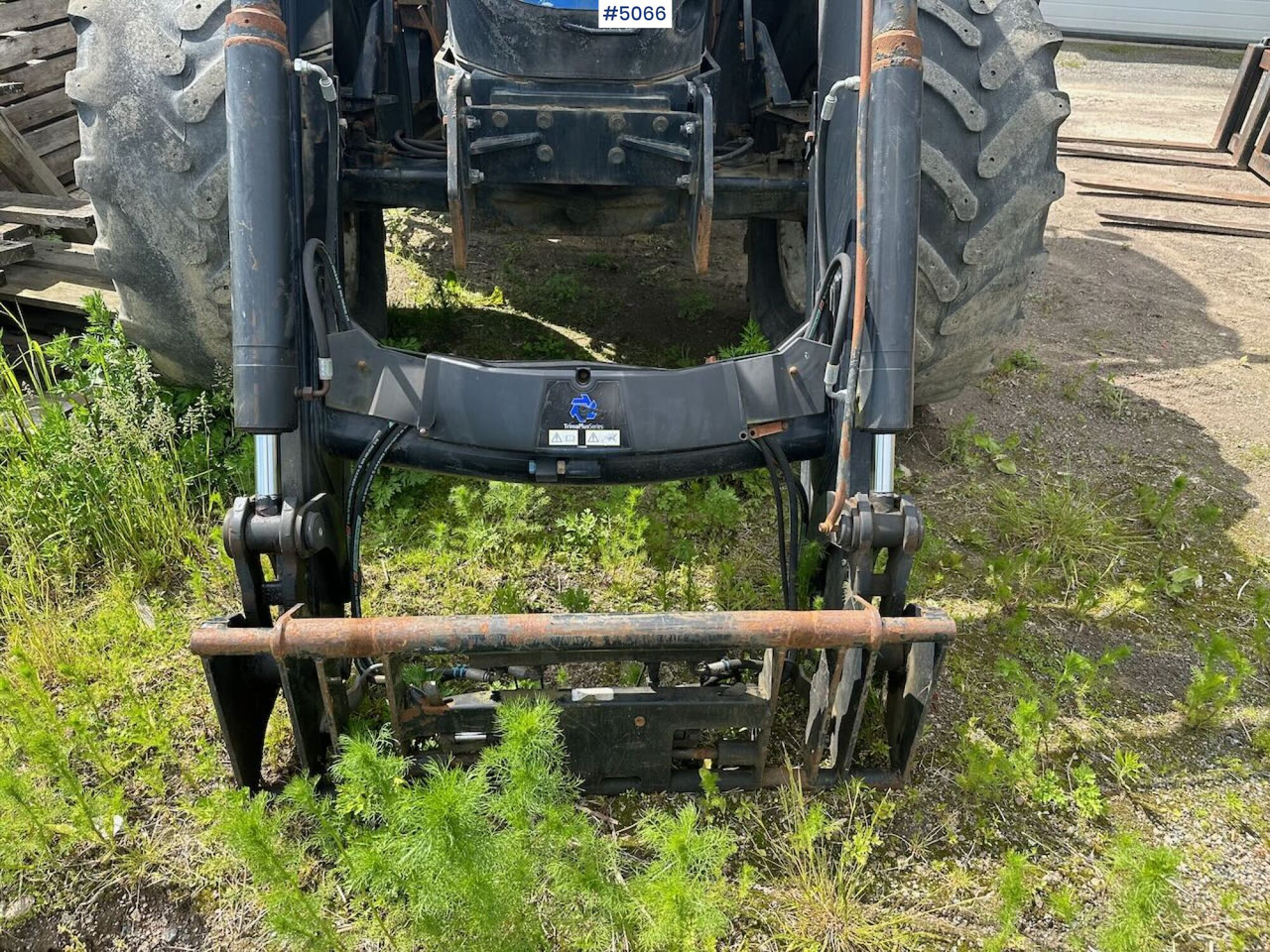 2011 New Holland T6080 w/ trima +5.1p - Traktors: foto 4 2011 New Holland T6080 w/ trima +5.1p - Traktors: foto 4