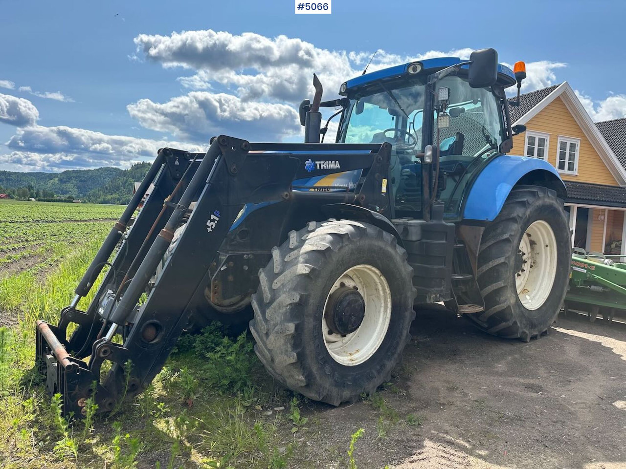 2011 New Holland T6080 w/ trima +5.1p - Traktors: foto 1 2011 New Holland T6080 w/ trima +5.1p - Traktors: foto 1