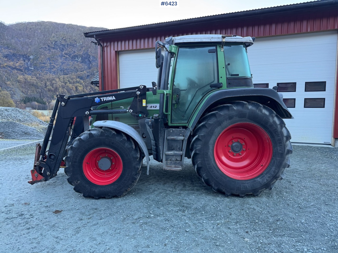 2013 Fendt 412 Vario TMS w/ front loader and plow plate. New engine! - Traktors: foto 1 2013 Fendt 412 Vario TMS w/ front loader and plow plate. New engine! - Traktors: foto 1