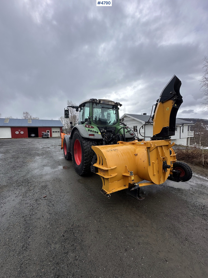 2014 Fendt 514 Vario 4x4 w/ front loader, folding plow, snow blower and sand spreader - Traktors: foto 3 2014 Fendt 514 Vario 4x4 w/ front loader, folding plow, snow blower and sand spreader - Traktors: foto 3