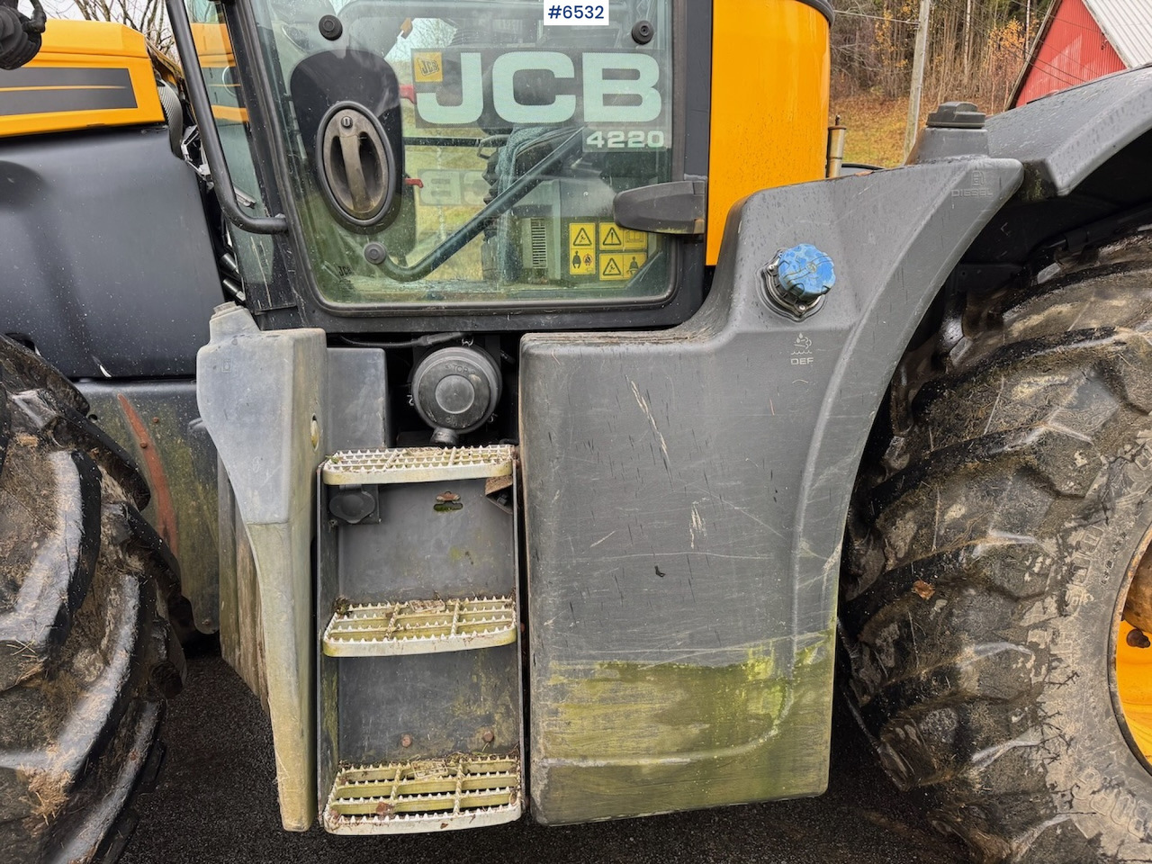 2015 JCB Fastrack 4220 w/ front hydraulics, front PTO and plow plate. Low hours! - Traktors: foto 5 2015 JCB Fastrack 4220 w/ front hydraulics, front PTO and plow plate. Low hours! - Traktors: foto 5