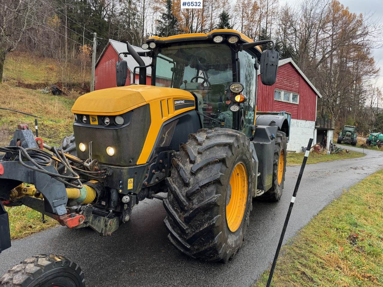 2015 JCB Fastrack 4220 w/ front hydraulics, front PTO and plow plate. Low hours! - Traktors: foto 2 2015 JCB Fastrack 4220 w/ front hydraulics, front PTO and plow plate. Low hours! - Traktors: foto 2