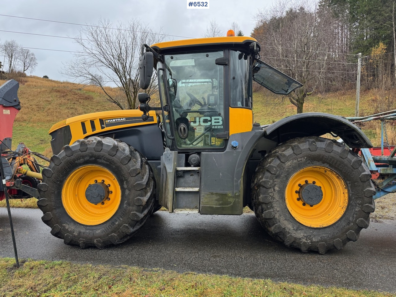 2015 JCB Fastrack 4220 w/ front hydraulics, front PTO and plow plate. Low hours! - Traktors: foto 4 2015 JCB Fastrack 4220 w/ front hydraulics, front PTO and plow plate. Low hours! - Traktors: foto 4
