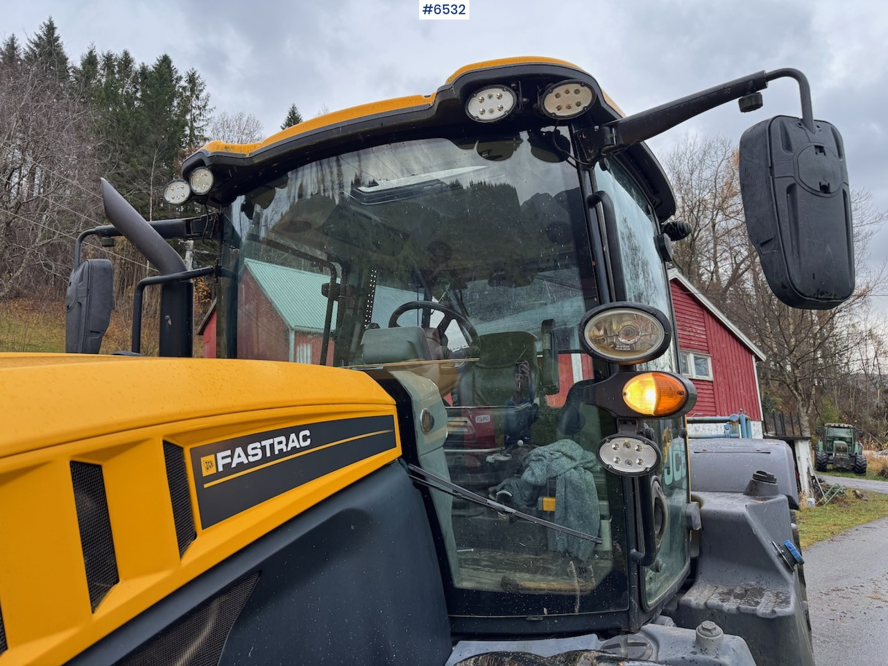 2015 JCB Fastrack 4220 w/ front hydraulics, front PTO and plow plate. Low hours! - Traktors: foto 3 2015 JCB Fastrack 4220 w/ front hydraulics, front PTO and plow plate. Low hours! - Traktors: foto 3