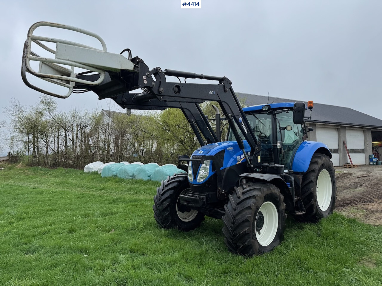 2015 New Holland T7.185 Auto Command w/Front Loader - Traktors: foto 1 2015 New Holland T7.185 Auto Command w/Front Loader - Traktors: foto 1