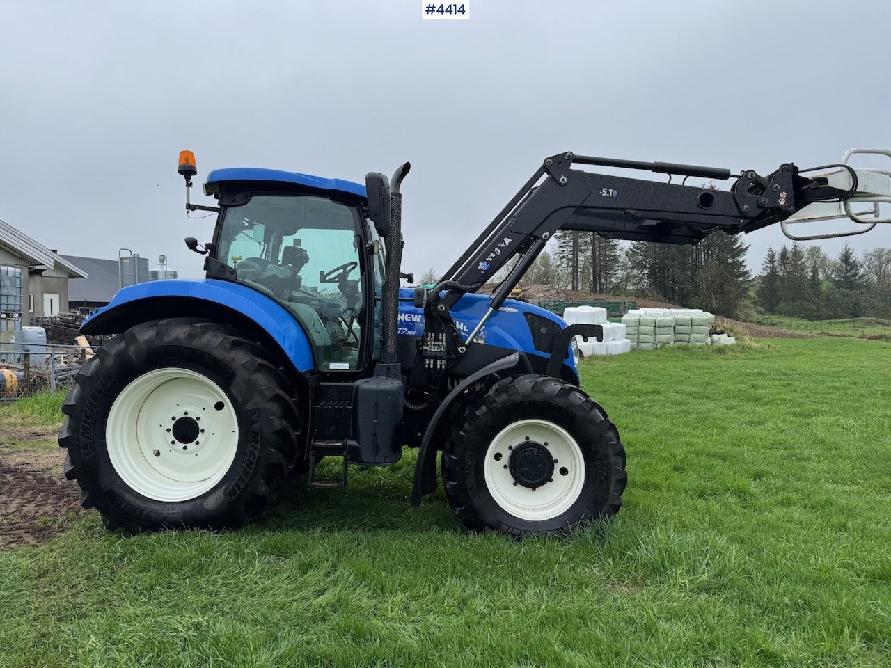 2015 New Holland T7.185 Auto Command w/Front Loader - Traktors: foto 3 2015 New Holland T7.185 Auto Command w/Front Loader - Traktors: foto 3