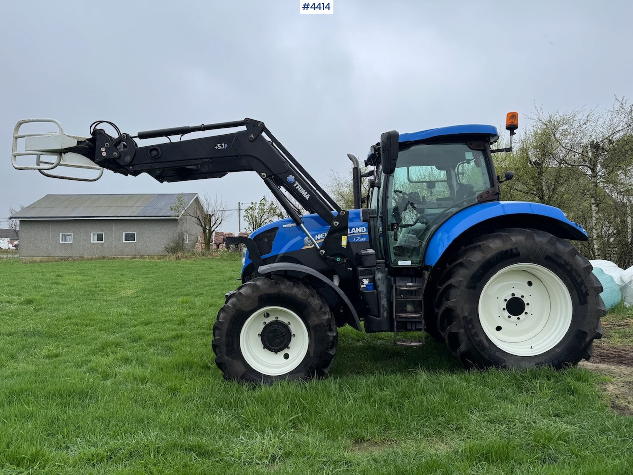 2015 New Holland T7.185 Auto Command w/Front Loader - Traktors: foto 5 2015 New Holland T7.185 Auto Command w/Front Loader - Traktors: foto 5