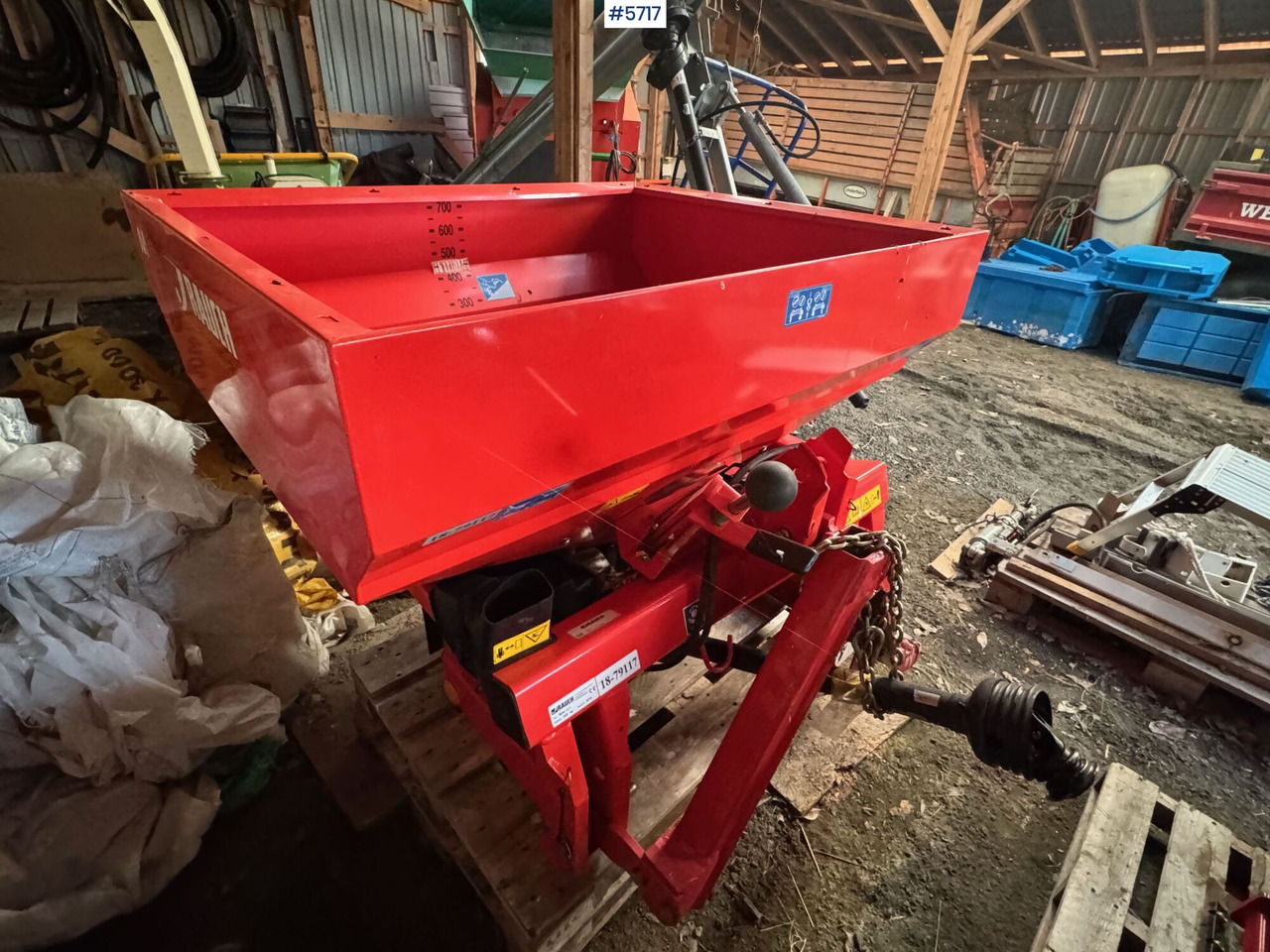 2015 RAUCH MDS 12.1 Fertiliser Spreader - Minerālmēslu izkliedētājs: foto 4 2015 RAUCH MDS 12.1 Fertiliser Spreader - Minerālmēslu izkliedētājs: foto 4