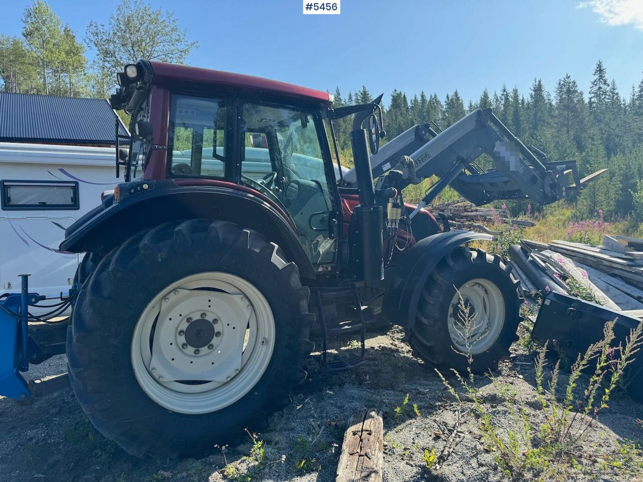 2015 Valtra N123 w/ front loader - Traktors: foto 3 2015 Valtra N123 w/ front loader - Traktors: foto 3