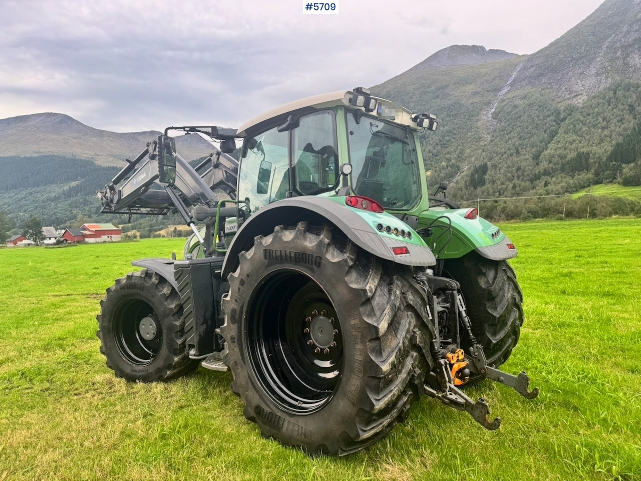 2017 Fendt 724 Vario w/ GPS, Front PTO, Loader and hydraulics. - Traktors: foto 5 2017 Fendt 724 Vario w/ GPS, Front PTO, Loader and hydraulics. - Traktors: foto 5