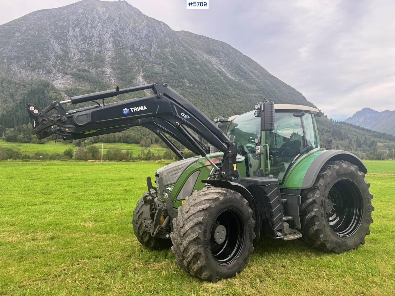 2017 Fendt 724 Vario w/ GPS, Front PTO, Loader and hydraulics. - Traktors: foto 3 2017 Fendt 724 Vario w/ GPS, Front PTO, Loader and hydraulics. - Traktors: foto 3