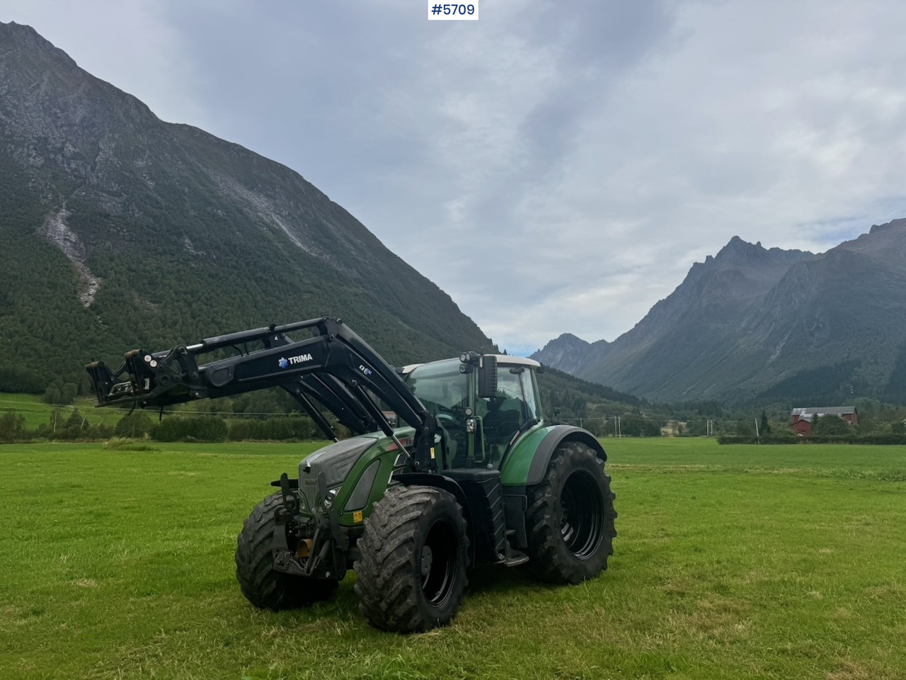 2017 Fendt 724 Vario w/ GPS, Front PTO, Loader and hydraulics. - Traktors: foto 1 2017 Fendt 724 Vario w/ GPS, Front PTO, Loader and hydraulics. - Traktors: foto 1