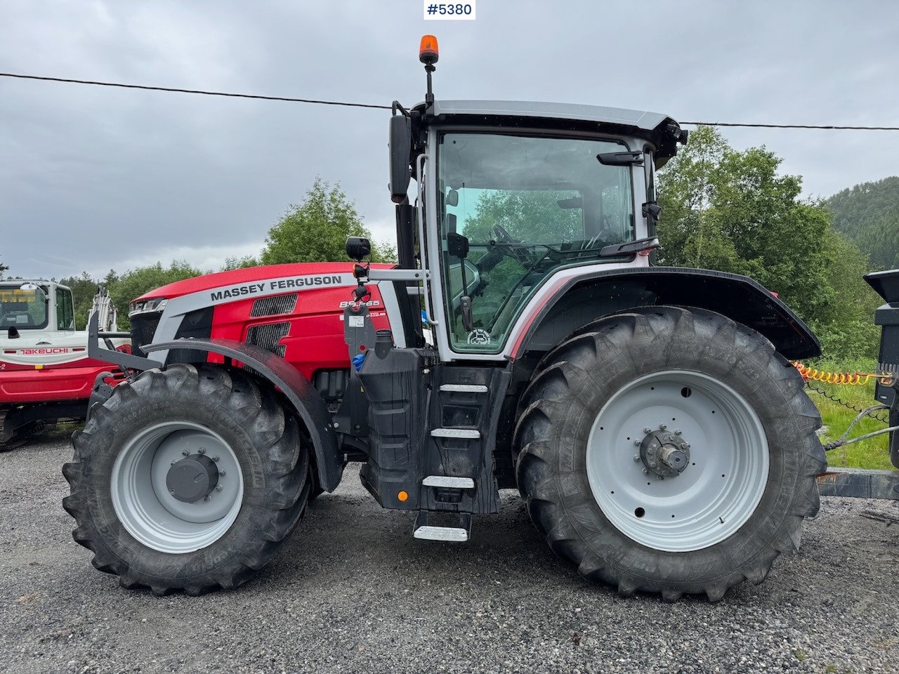 2021 Massey Ferguson 8S.265 w/ front hydraulics and front PTO. - Traktors: foto 1 2021 Massey Ferguson 8S.265 w/ front hydraulics and front PTO. - Traktors: foto 1
