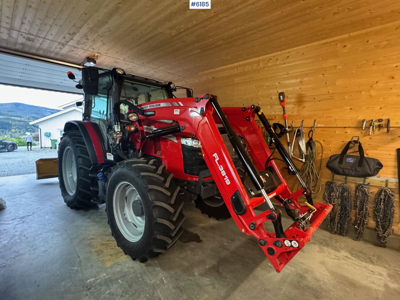 2023 Massey Ferguson 5711M Dyna w/ loader with 3rd function. Only 115 hours! - Traktors: foto 1 2023 Massey Ferguson 5711M Dyna w/ loader with 3rd function. Only 115 hours! - Traktors: foto 1