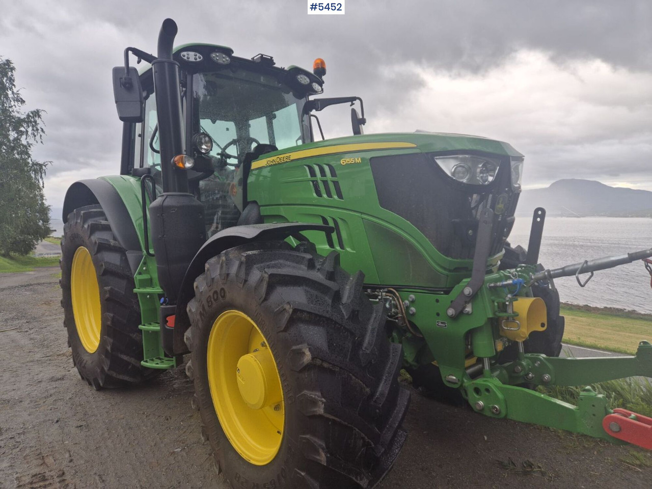 2024 John Deere 6155M w/ front hydraulics & PTO - Traktors: foto 1 2024 John Deere 6155M w/ front hydraulics & PTO - Traktors: foto 1
