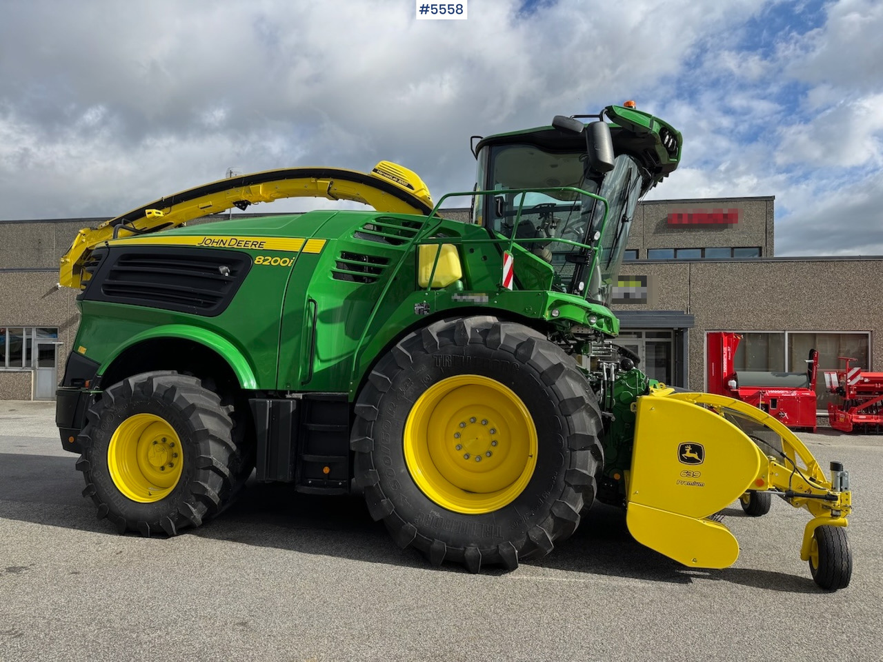 2024 John Deere 8200 in, like new! - Siena sagatavošanas tehnika: foto 2 2024 John Deere 8200 in, like new! - Siena sagatavošanas tehnika: foto 2