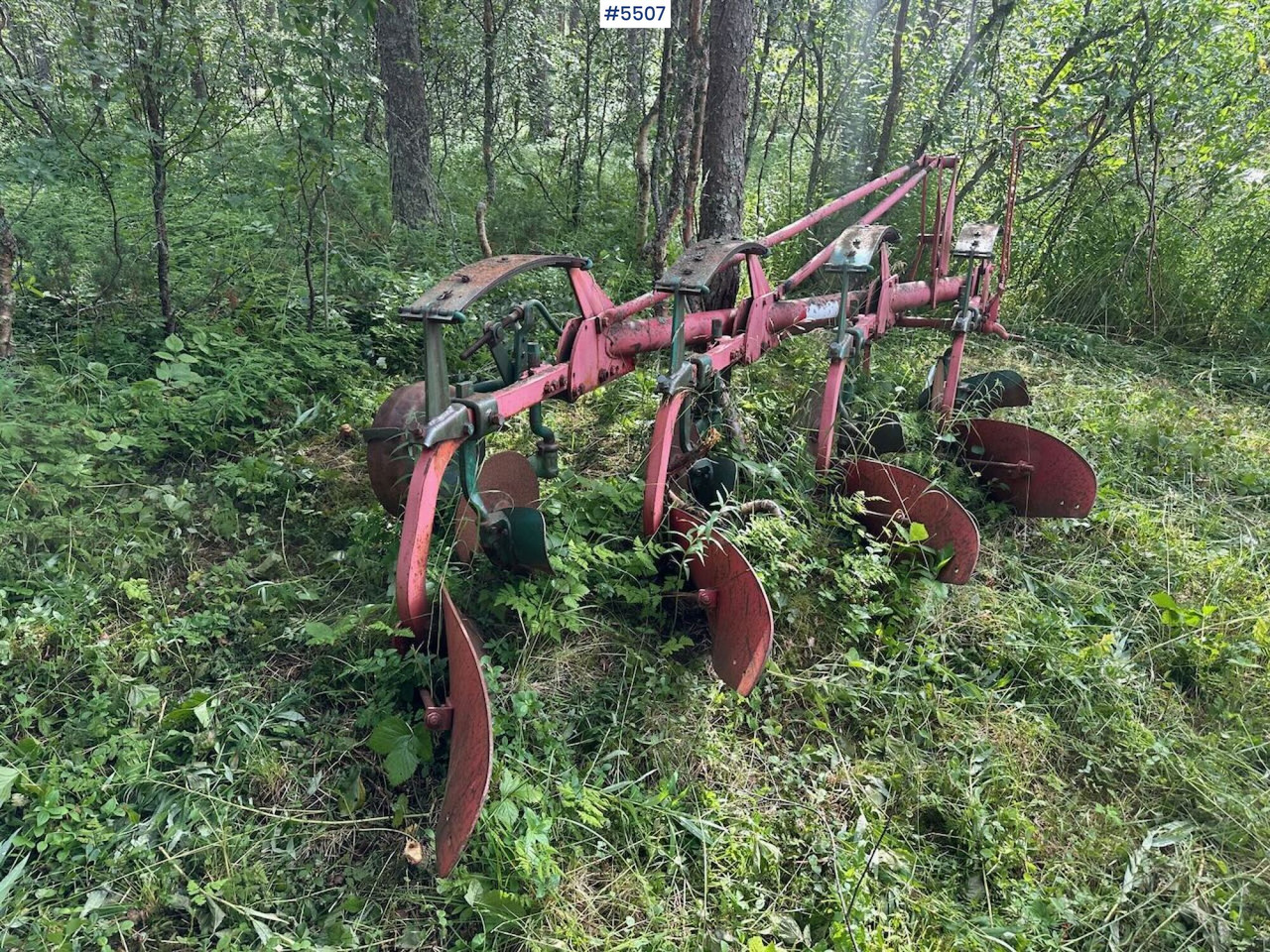 4-furrow conventional plow - Augsnes apstrādes tehnika: foto 3 4-furrow conventional plow - Augsnes apstrādes tehnika: foto 3