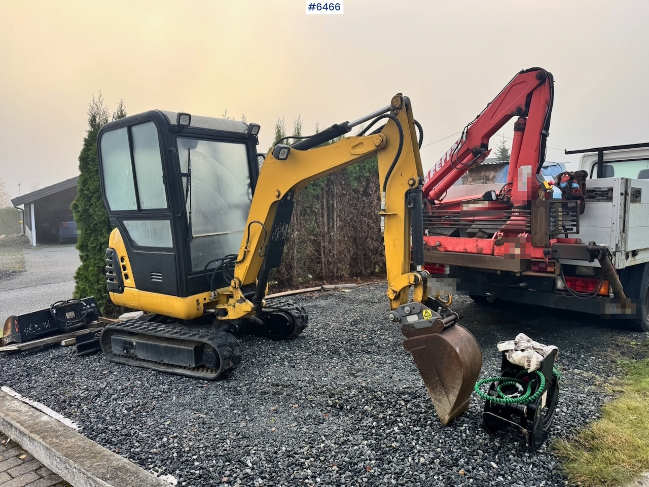 Approx. 2004 CAT 301.8 Mini excavator w/ 4 buckets and grapple. - Ekskavators: foto 1 Approx. 2004 CAT 301.8 Mini excavator w/ 4 buckets and grapple. - Ekskavators: foto 1