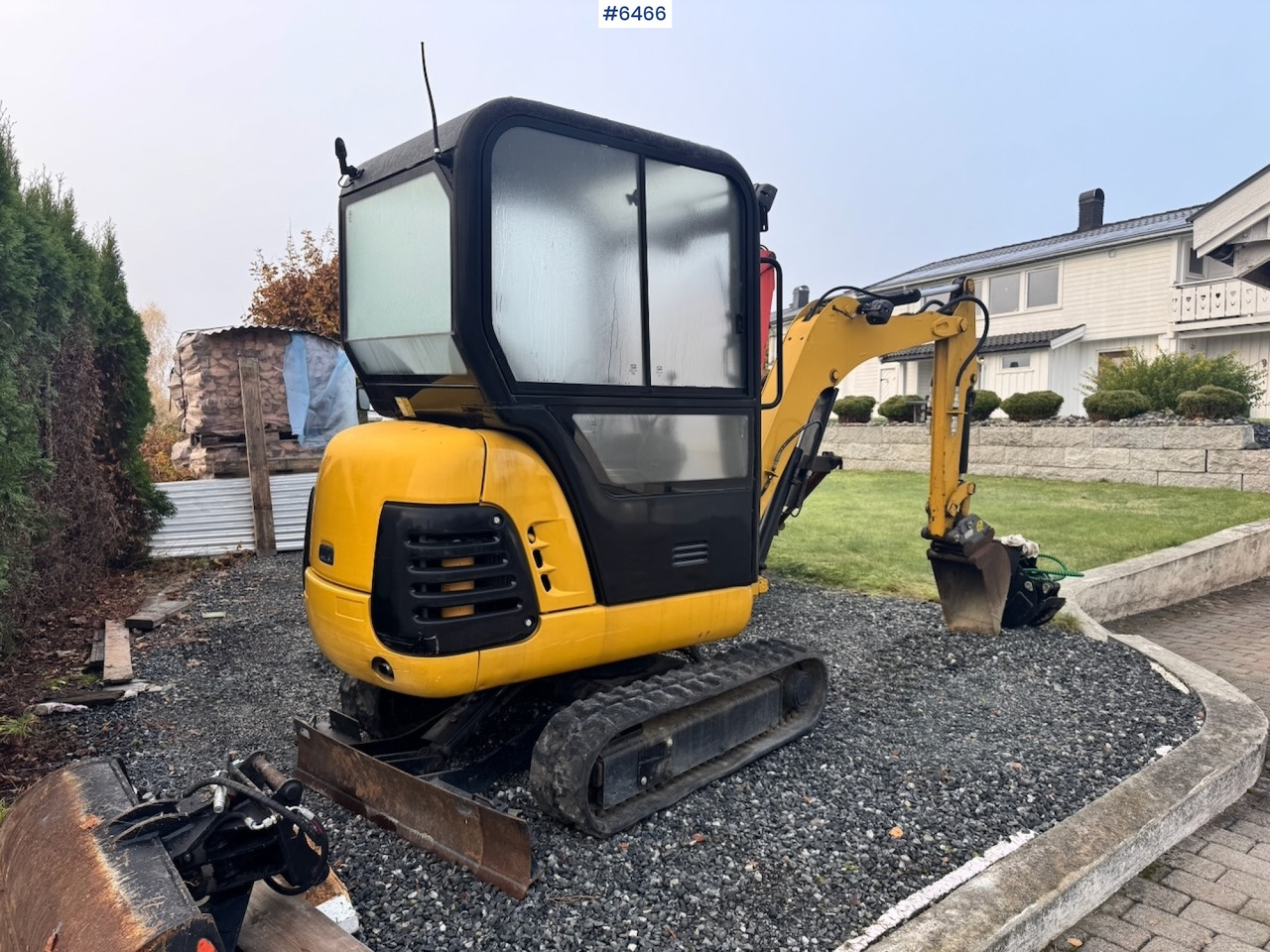 Approx. 2004 CAT 301.8 Mini excavator w/ 4 buckets and grapple. - Ekskavators: foto 3 Approx. 2004 CAT 301.8 Mini excavator w/ 4 buckets and grapple. - Ekskavators: foto 3