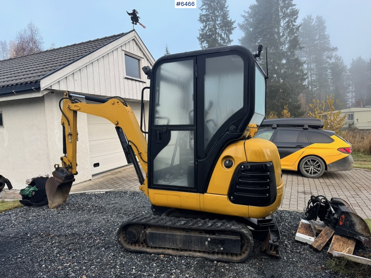 Approx. 2004 CAT 301.8 Mini excavator w/ 4 buckets and grapple. - Ekskavators: foto 5 Approx. 2004 CAT 301.8 Mini excavator w/ 4 buckets and grapple. - Ekskavators: foto 5