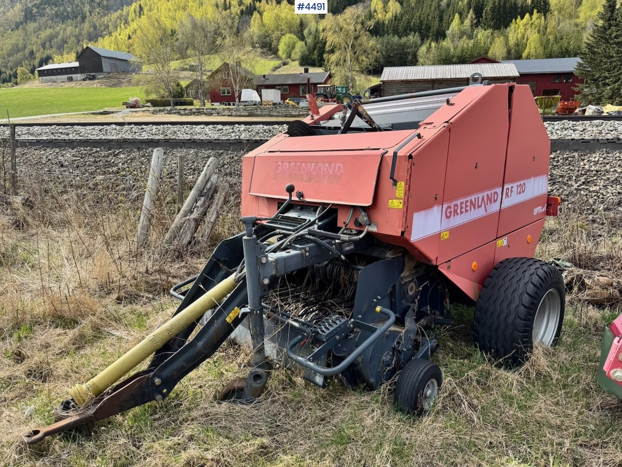 Ca. 1995 Vicon RF120 Round Baler - Siena sagatavošanas tehnika: foto 4 Ca. 1995 Vicon RF120 Round Baler - Siena sagatavošanas tehnika: foto 4