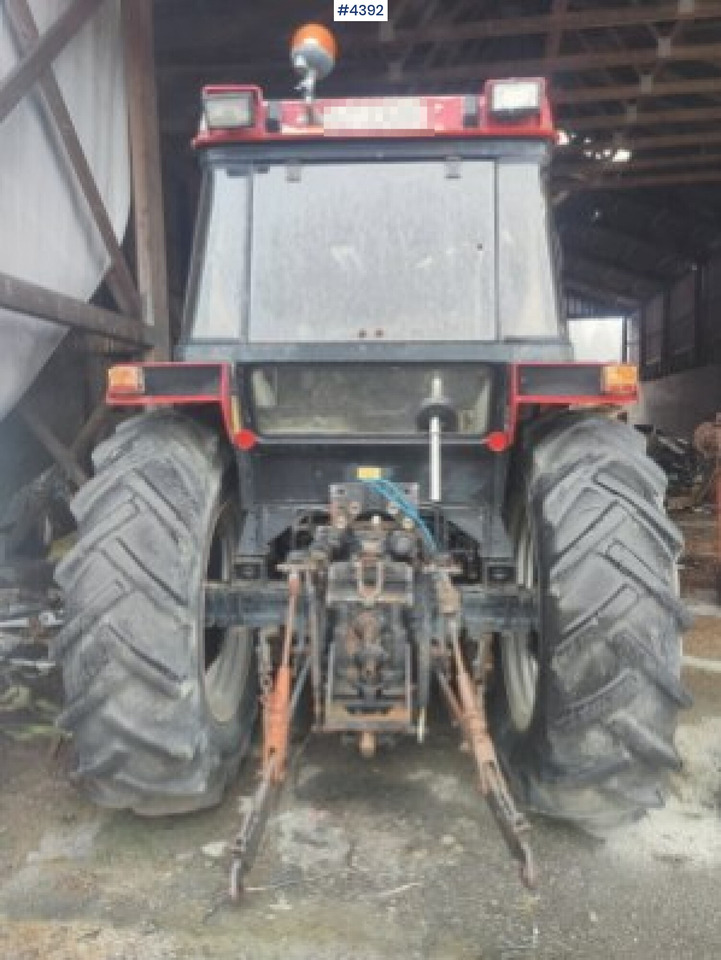 Case International 885XL 4x4 with trima loader - Traktors: foto 3 Case International 885XL 4x4 with trima loader - Traktors: foto 3