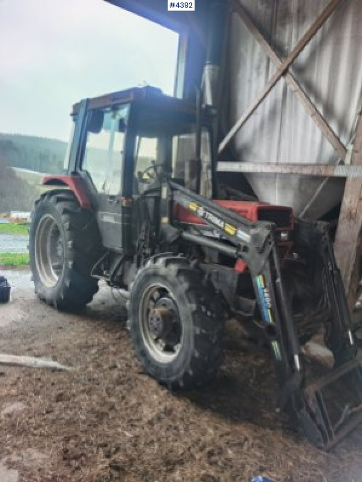 Case International 885XL 4x4 with trima loader - Traktors: foto 1 Case International 885XL 4x4 with trima loader - Traktors: foto 1