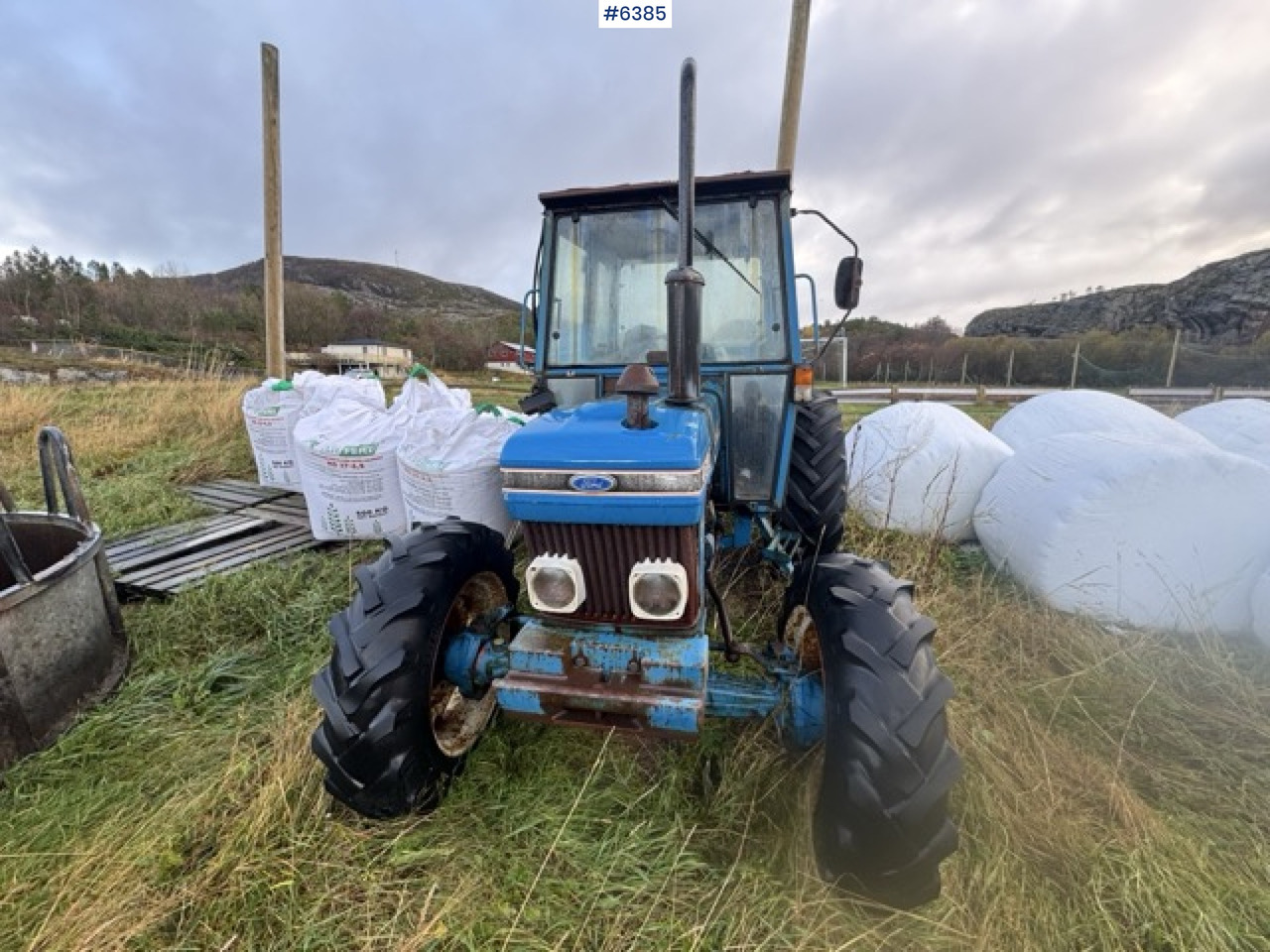 Ford 4610 4x4 tractor. 3,561 hours! - Traktors: foto 3 Ford 4610 4x4 tractor. 3,561 hours! - Traktors: foto 3