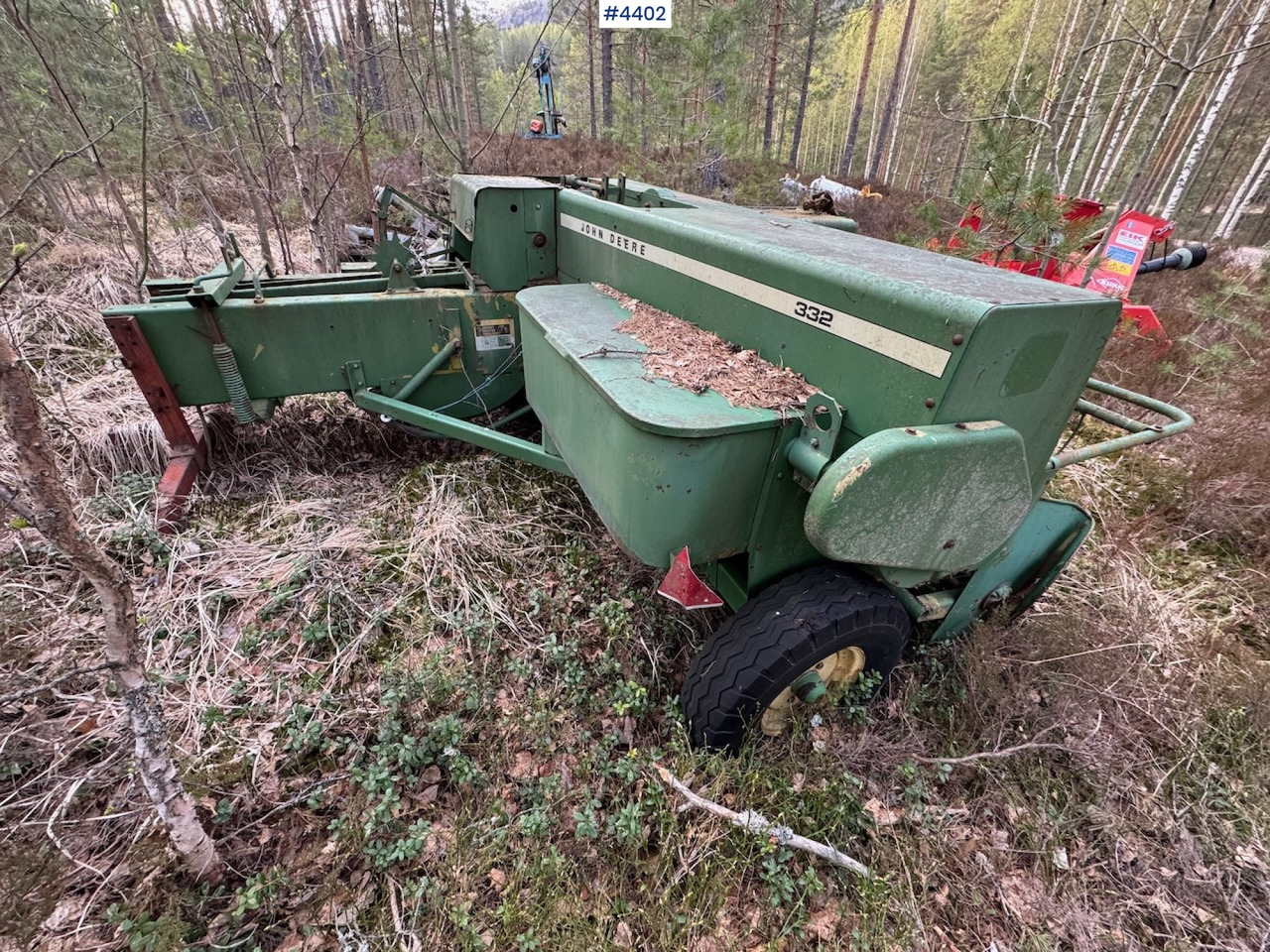John Deere 332 Square Baler - Siena sagatavošanas tehnika: foto 4 John Deere 332 Square Baler - Siena sagatavošanas tehnika: foto 4