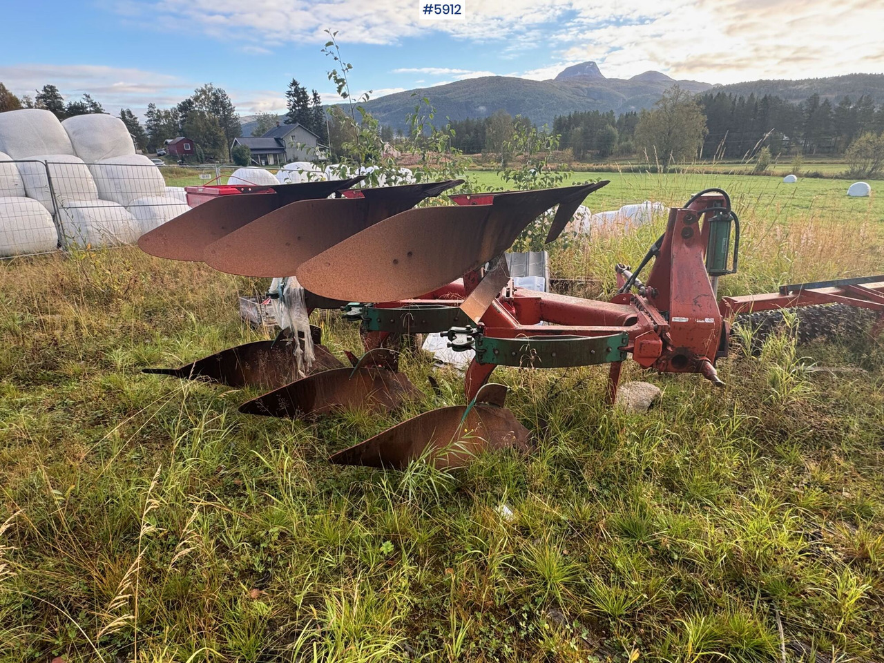 Kverneland 3-furrow reversible plough - Augsnes apstrādes tehnika: foto 2 Kverneland 3-furrow reversible plough - Augsnes apstrādes tehnika: foto 2