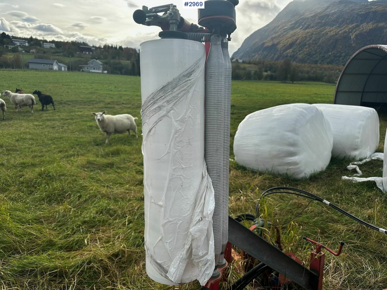 Siena sagatavošanas tehnika Kverneland UN 7335 round bale packs: foto 10