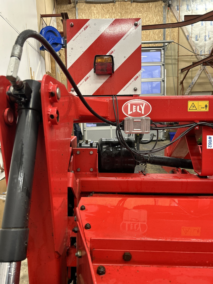 Lely 320 PC Mower - Siena sagatavošanas tehnika: foto 4 Lely 320 PC Mower - Siena sagatavošanas tehnika: foto 4