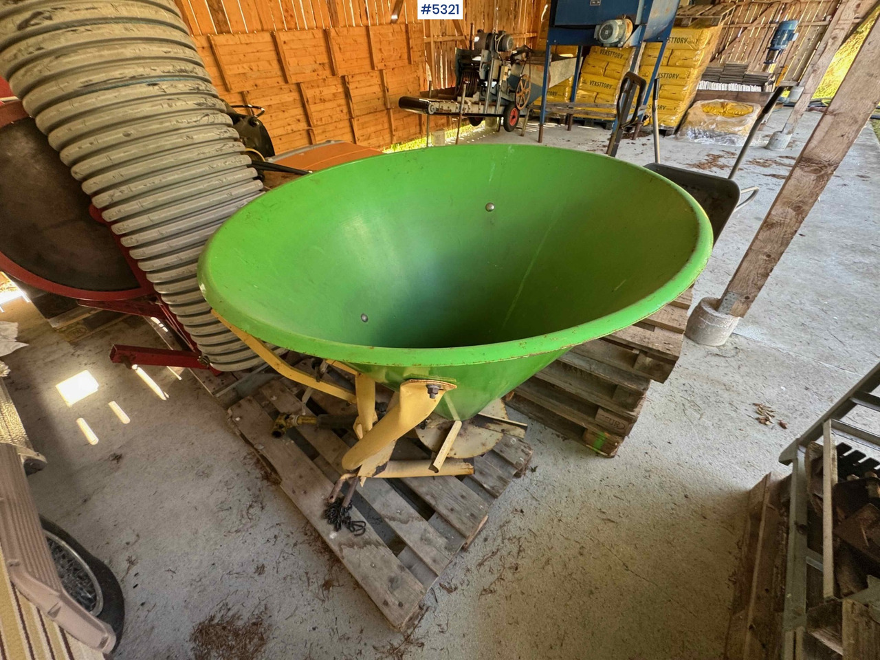Rondini fertilizer spreader - Minerālmēslu izkliedētājs: foto 4 Rondini fertilizer spreader - Minerālmēslu izkliedētājs: foto 4